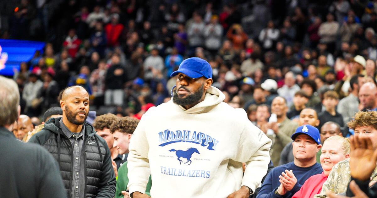 With LeBron James looking on, Sierra Canyon captures Division I state title