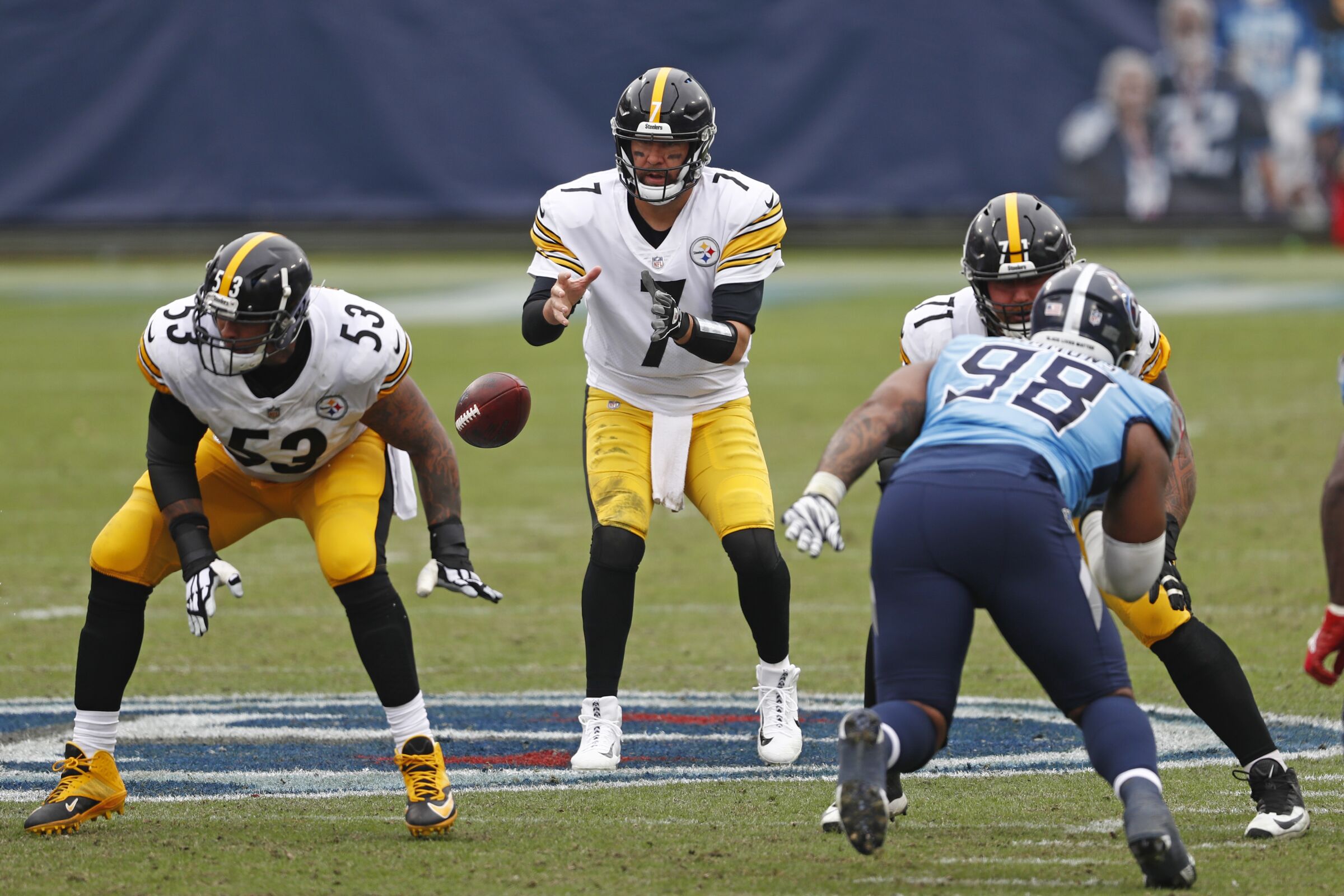 Pittsburgh Steelers quarterback Ben Roethlisberger (7) takes a snap against the Tennessee Titans.