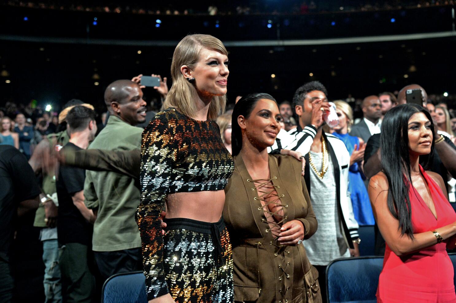 Swifties flood Kim Kardashian's Instagram with snake emojis - Los