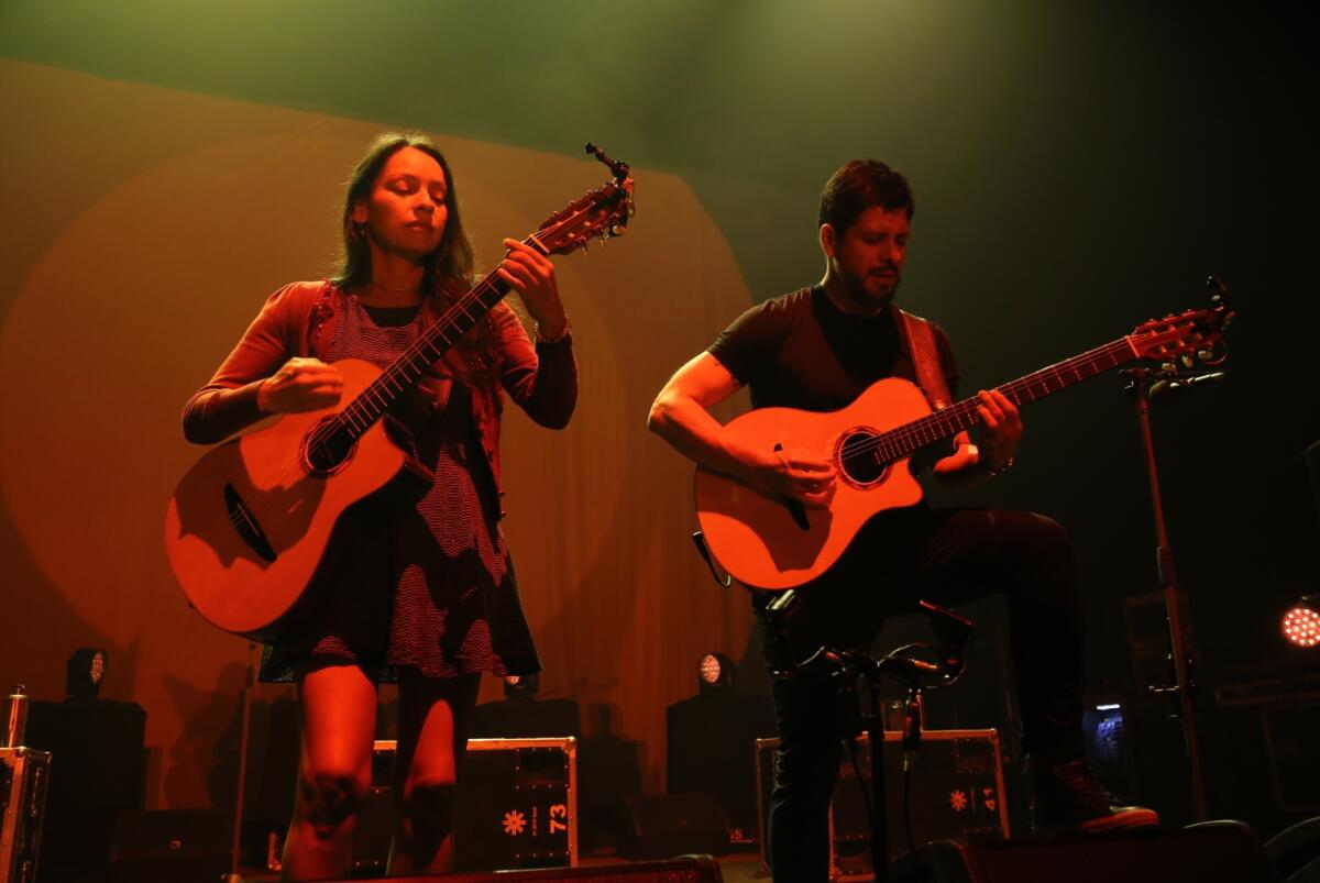 Rodrigo y Gabriela son dos hermanos virtuosos de la guitarra.