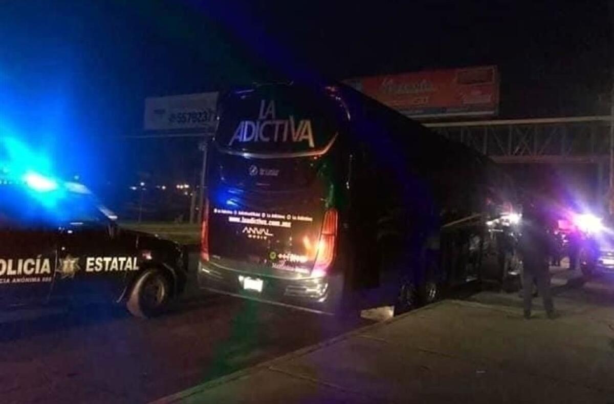 El autobus de la Adictiva Banda fue baleado en la carretera Toluca-Palmillas, en Atlacomulco.