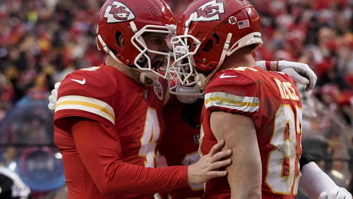 Mahomes leads Chiefs past Jags 27-20 with injured ankle - The San Diego  Union-Tribune