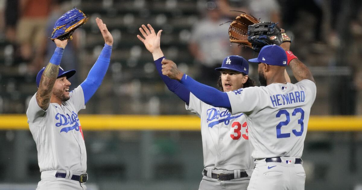 Les Dodgers prévoient de permettre aux fans de regarder l’entraînement des séries éliminatoires au Dodger Stadium