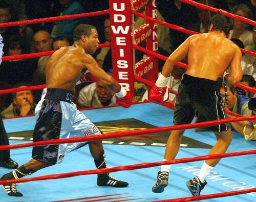 Although Oscar De La Hoya might have landed more punches in his Sept. 13, 2003, bout against Shane Mosley, it was Mosley who did some major damage with big punches, including a shot in the third round that sent De La Hoya reeling backward.