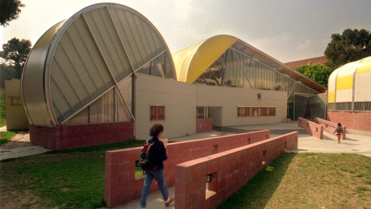 Temporary Powell Library at UCLA, 1992, by Hodgetts & Fung, now dismantled.