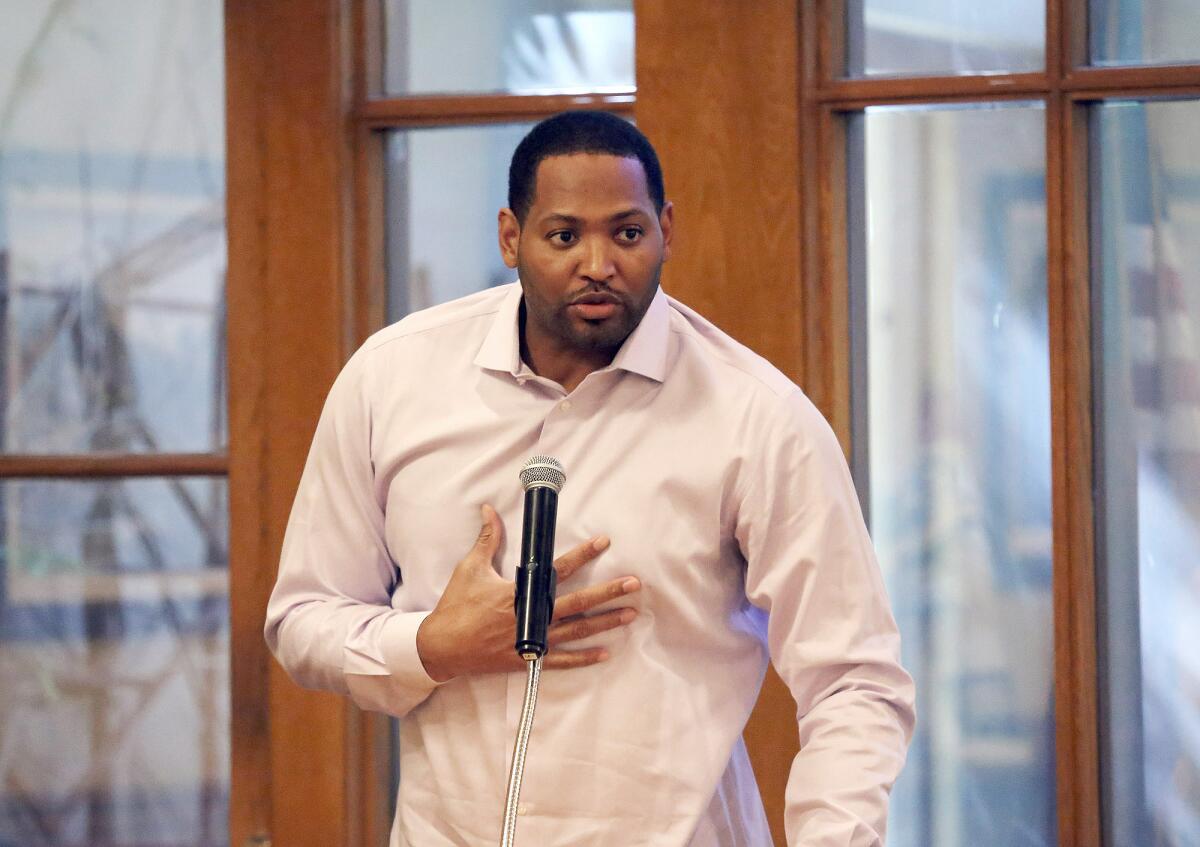 Robert Horry, former NBA basketball player and winner of seven NBA championship titles is the guest speaker during the YMCA Quarterback Club Meeting at the Oakmont Country Club banquet facility in Glendale, Ca., Tuesday, October 15, 2019. (photo by James Carbone)