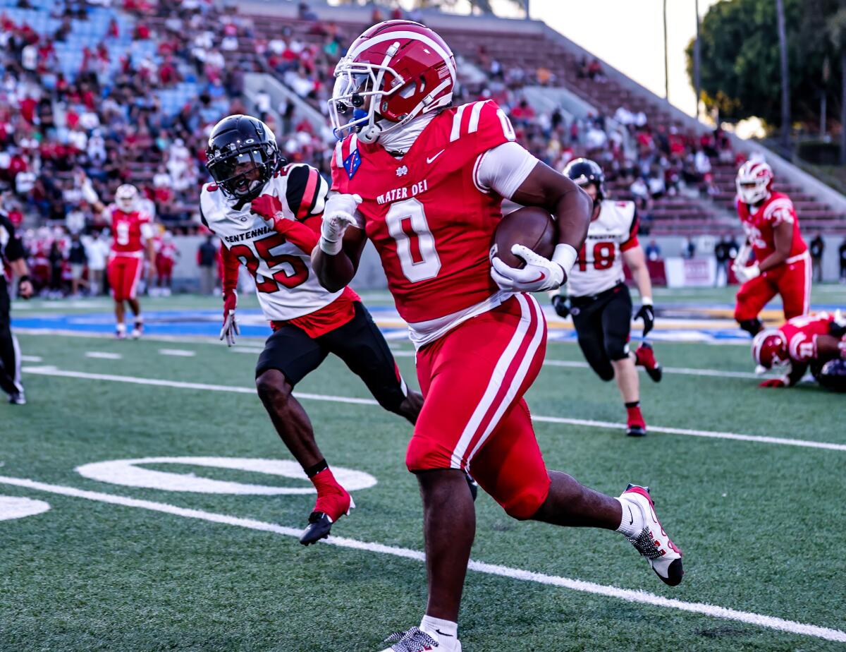 Jordon Davison of Mater Dei runs for a 44-yard touchdown against Corona Centennial.