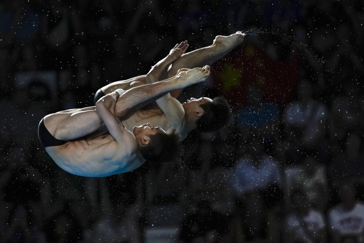China's Lian Junjie and Yang Hao compete in the men's synchronized 10-meter platform diving final.