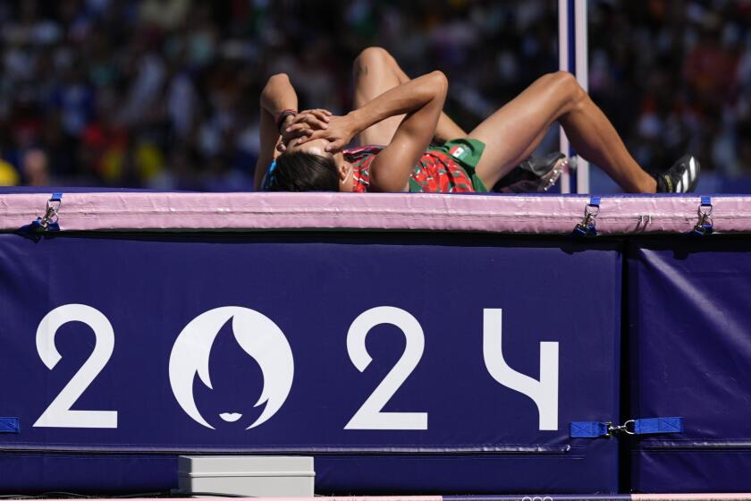 Erick Portillo, de México, reacciona durante su competencia en el salto de altura para hombres en los Juegos Olímpicos de París 2024 el miércoles 7 de agosto del 2024 en Saint-Denis, Francia. (AP Foto/Matthias Schrader)