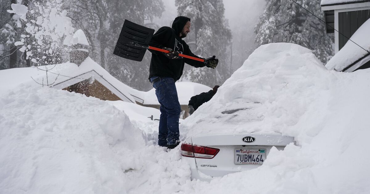 California prepares for a new storm;  forecast downpours