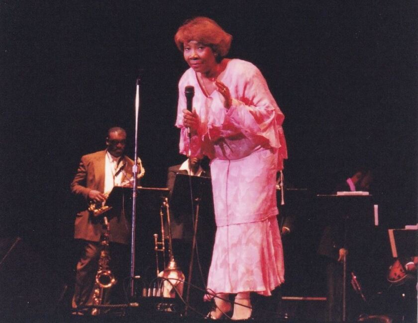 Mable John sings on stage.