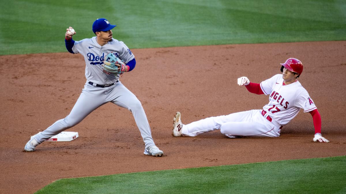 Los Angeles Dodgers second basemen Miguel Vargas (17) throws the