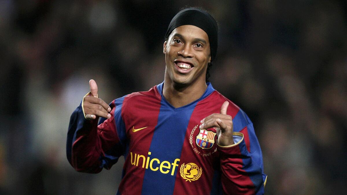 Ronaldinho celebra un gol con el Barcelona (9 de diciembre de 2007); con los culés vivió grandes momentos.