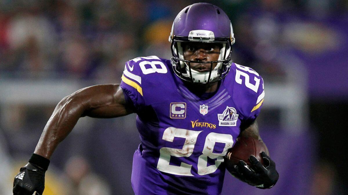 Minnesota Vikings running back Adrian Peterson carries the ball during a game against the Green Bay Packers on Sept. 18, 2016. Peterson and the New Orleans Saints have reportedly agreed on a two-year deal.