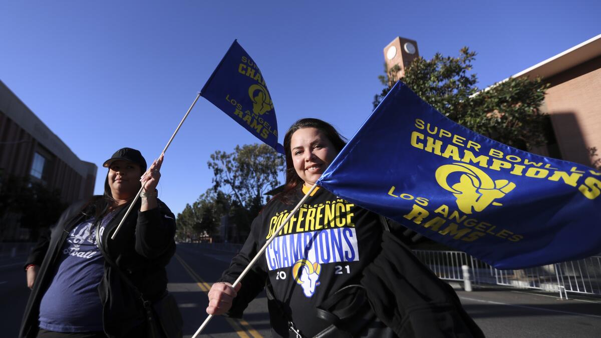 Photos: L.A. Rams fans celebrate at their first Super Bowl parade - Los  Angeles Times