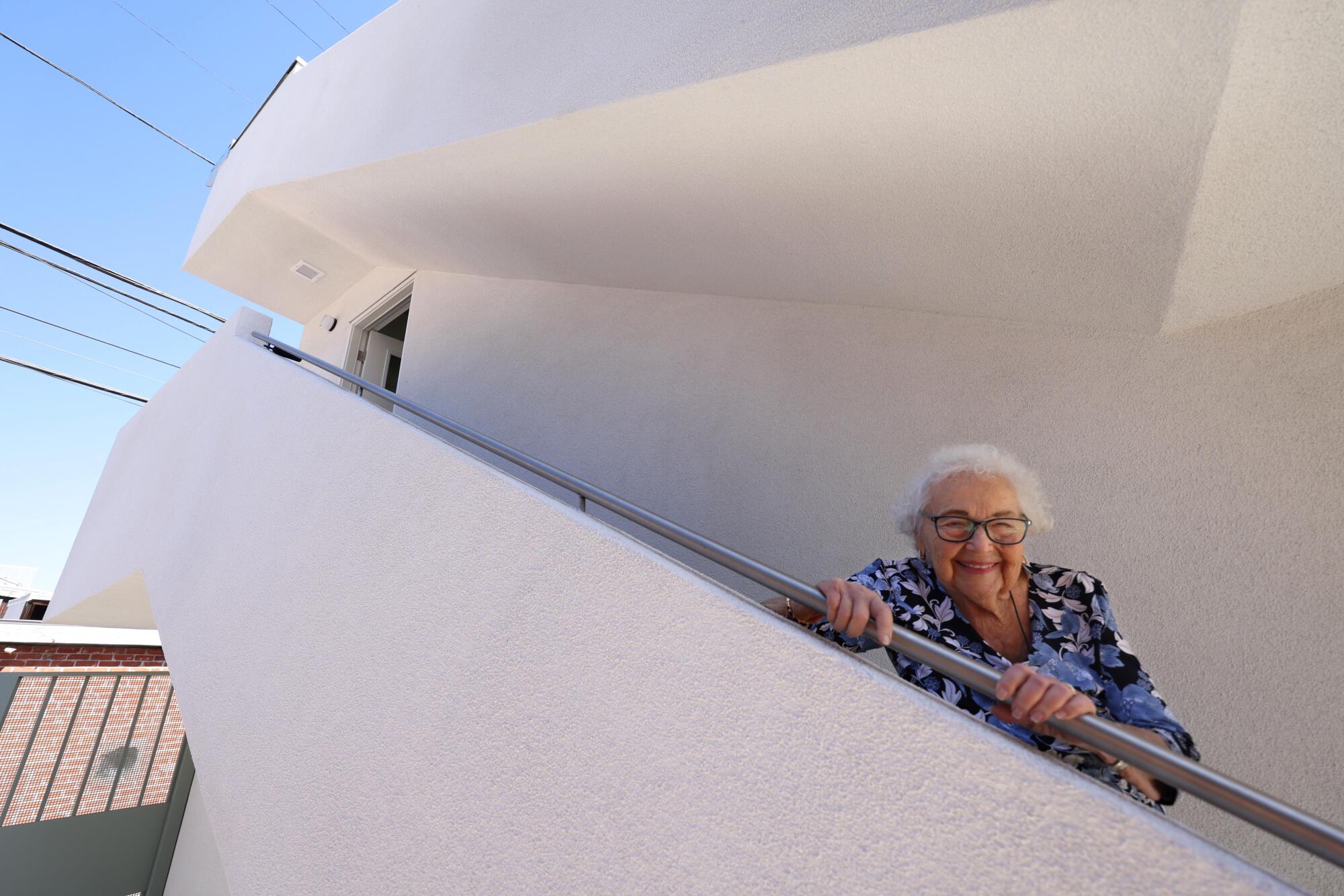 A los 96 años, está “pensando en el futuro de la vivienda en Los Ángeles” y construyó una ADU para demostrarlo.