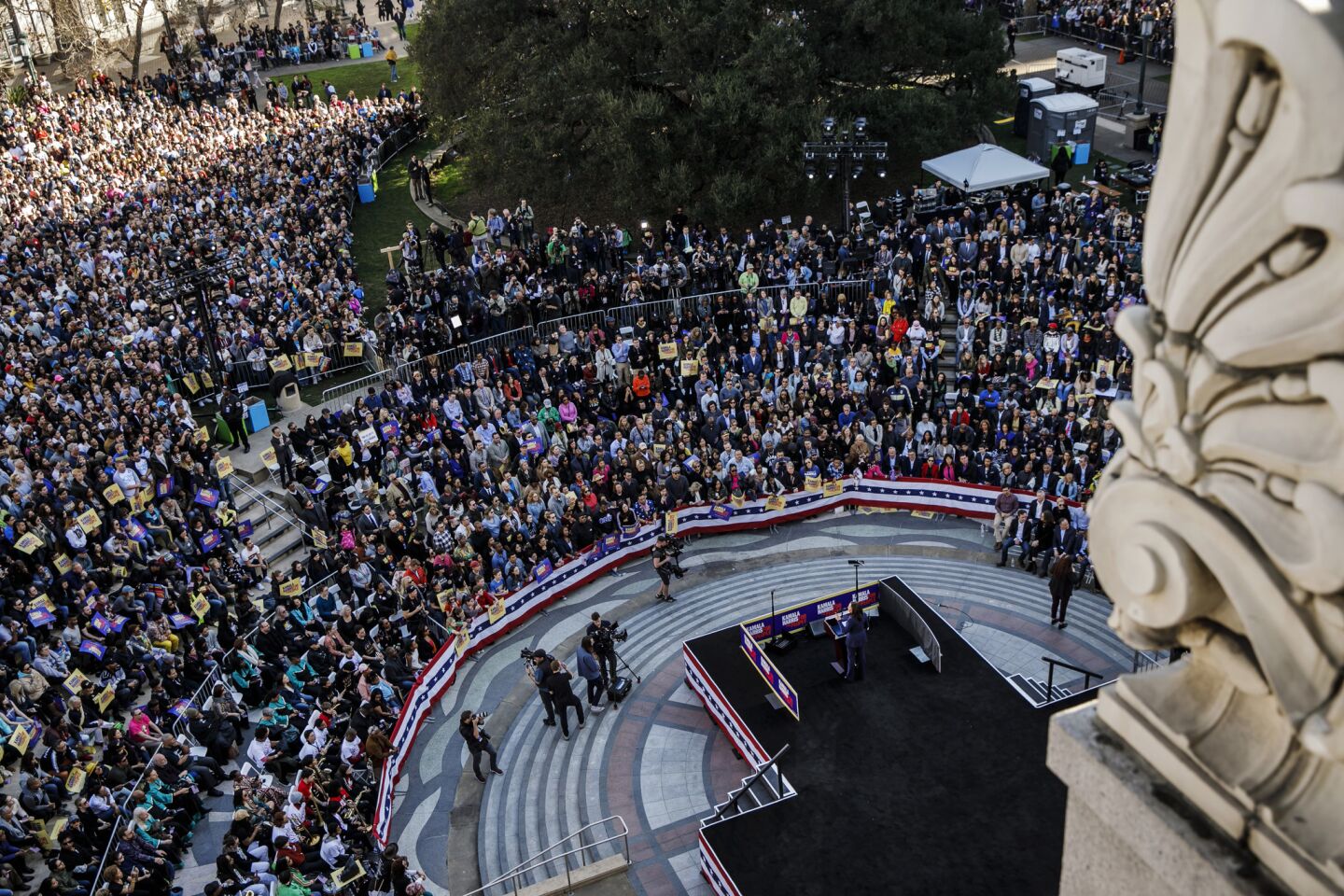 A huge crowd attends a speech by Sen. Kamala Harris in Oakland.