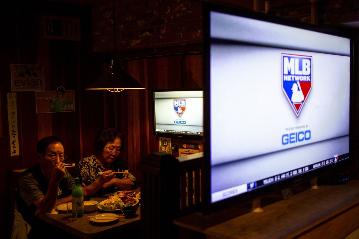 Dining during Game 1 of the National League Division Series at OB Bear in Koreatown. (Kent Nishimura / Los Angeles Times)