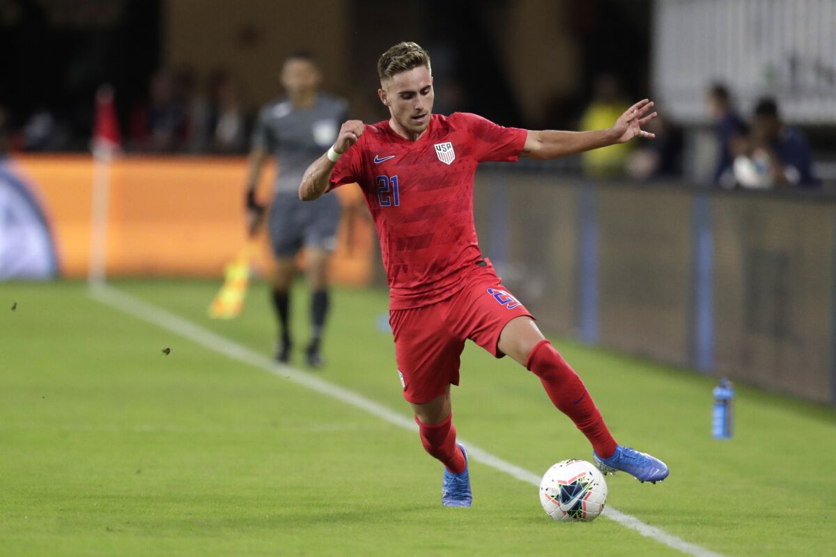 ABD'li Tyler Boyd, CONCACAF Nations League maçının ikinci yarısında Küba'ya karşı mücadele ediyor.