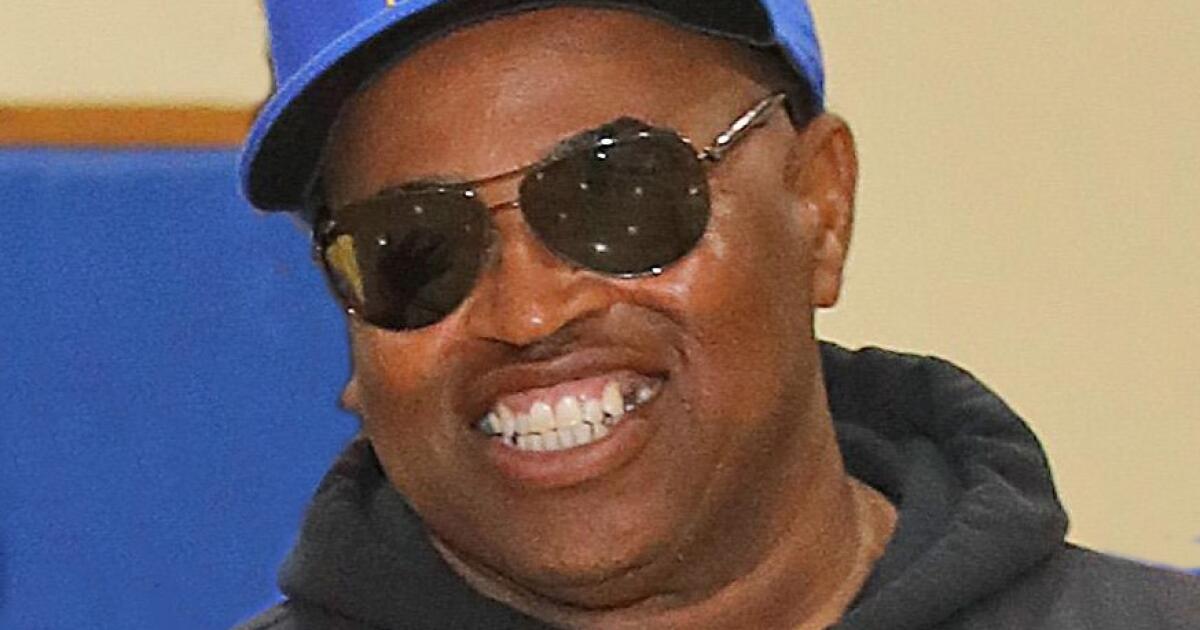 Robert Garrett, à Crenshaw depuis 1988, n’est plus l’entraîneur de football