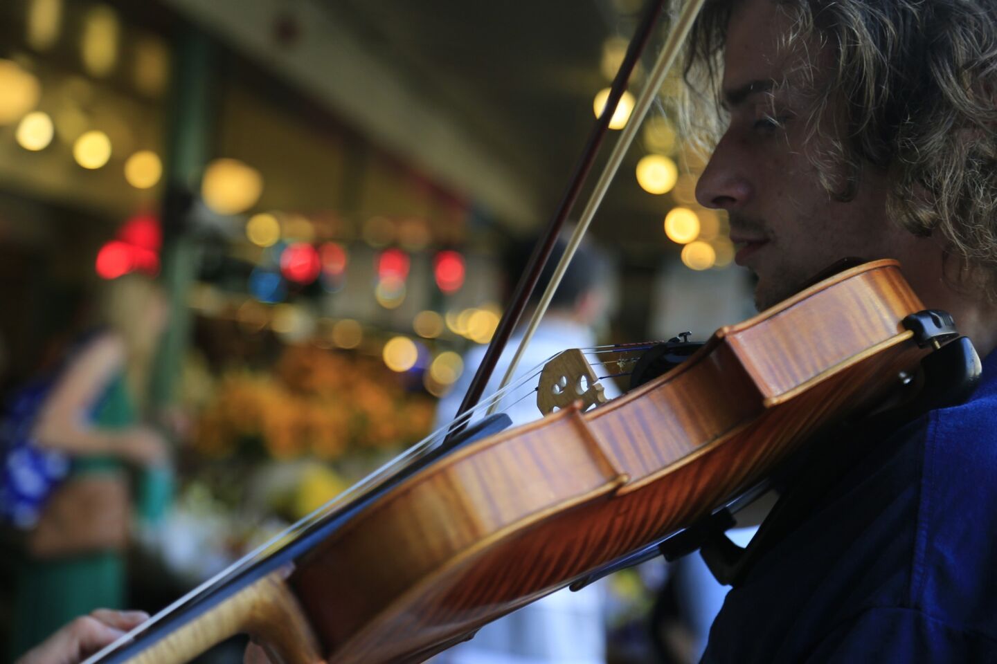 A violinist serenades shoppers.