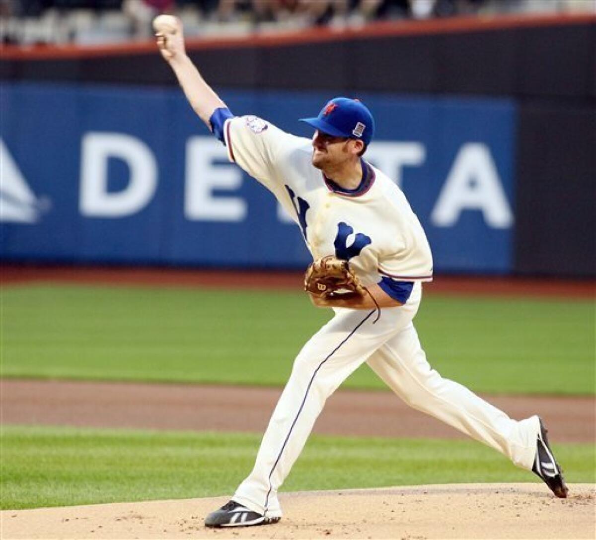 New York Mets pitcher Billy Wagner delivers a pitch to the St