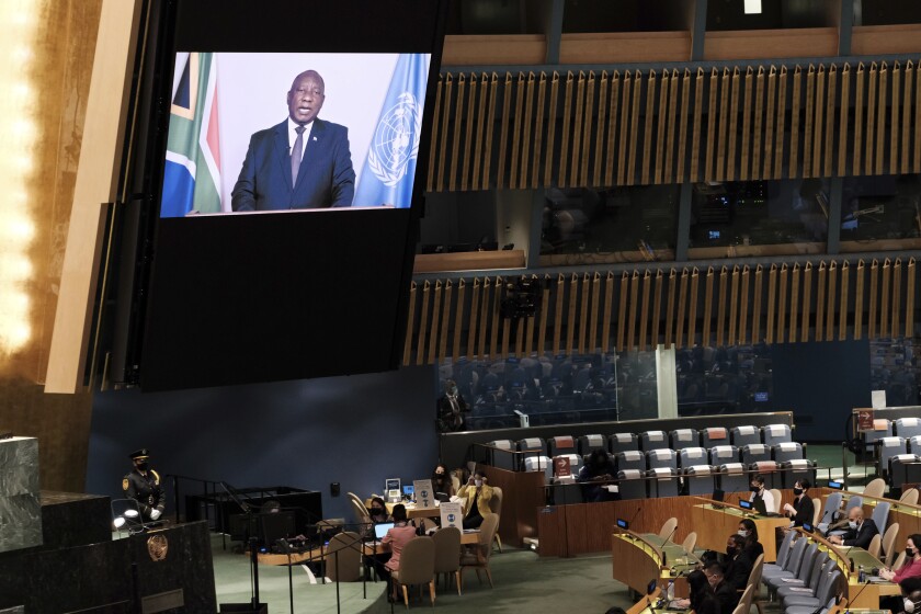 El presidente de Sudáfrica, Cyril Ramaphosa, habla por videoconferencia durante la 76ª sesión de la Asamblea General de la ONU en la sede de las Naciones Unidas en Nueva York, el jueves 23 de septiembre de 2021. (Spencer Platt/Pool Photo vía AP)