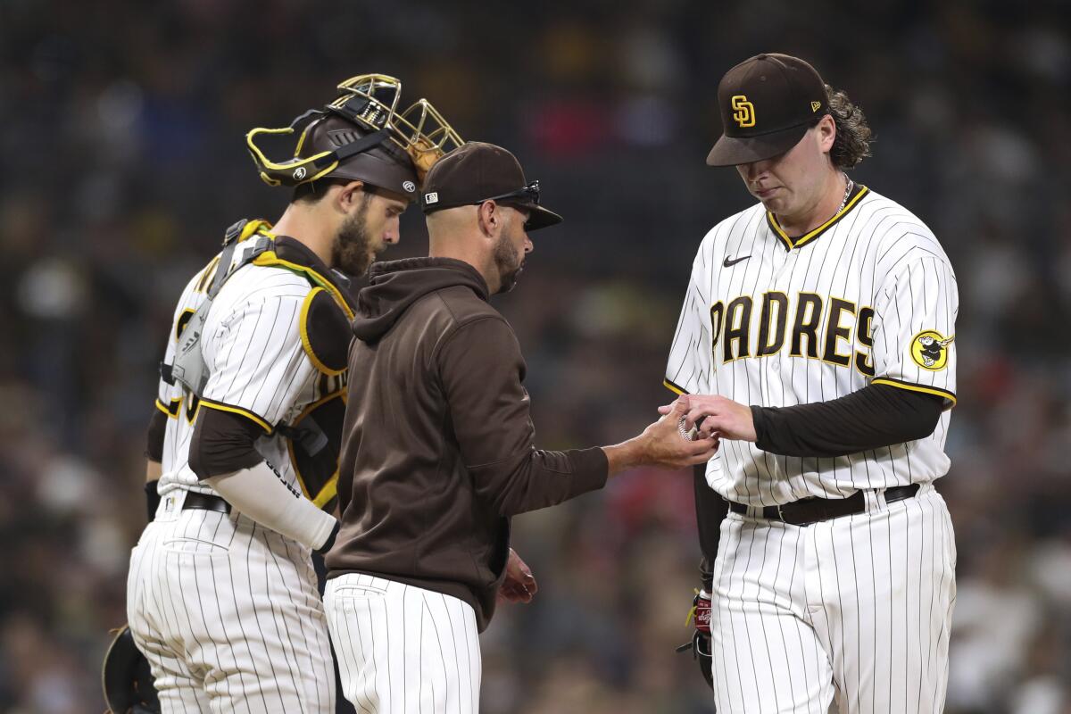 Padres go up big, hold on against Diamondbacks to win series