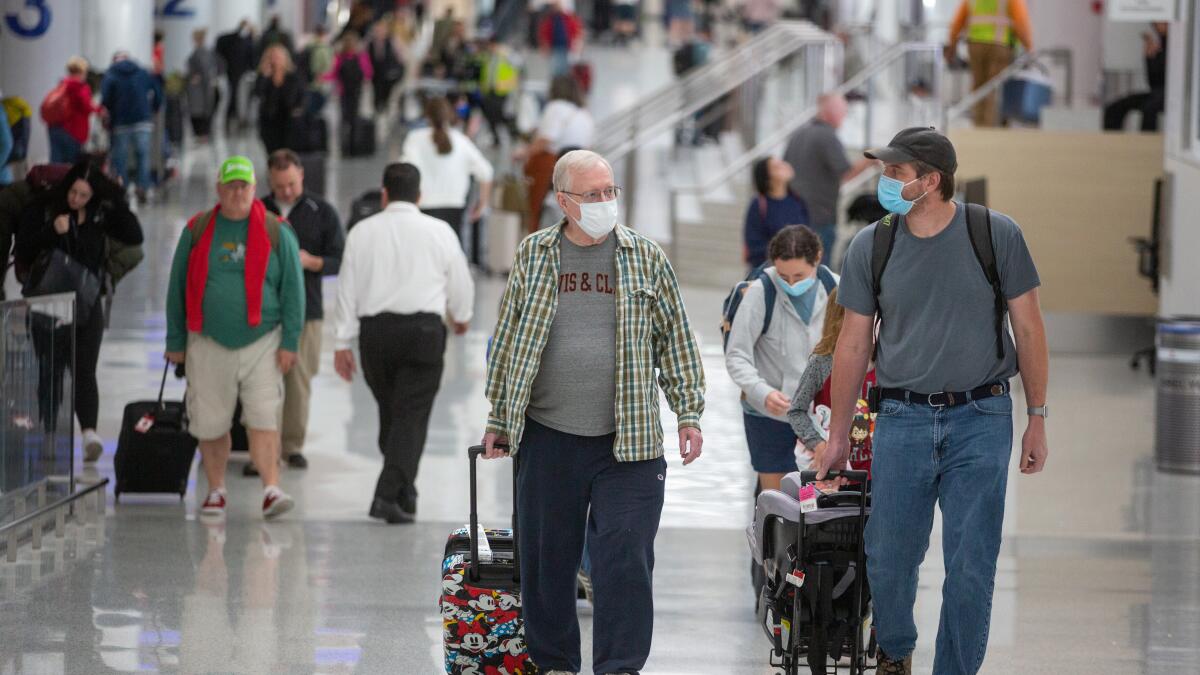 El aeropuerto de Los Ángeles se prepara para 11 días de gran actividad en torno a la festividad de Acción de Gracias - Los Angeles Times