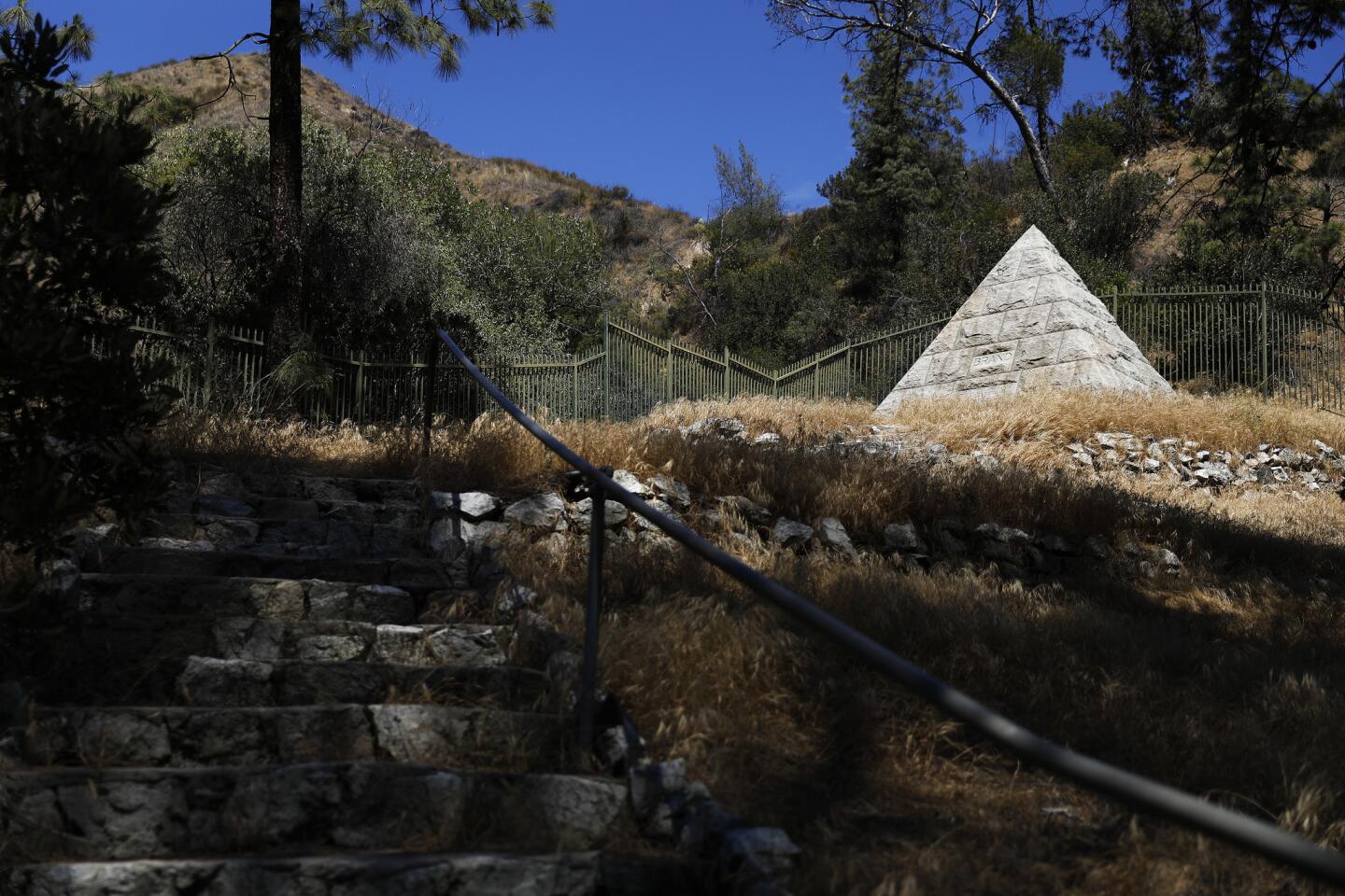 A stroll on a summer day through Glendale's Brand Park