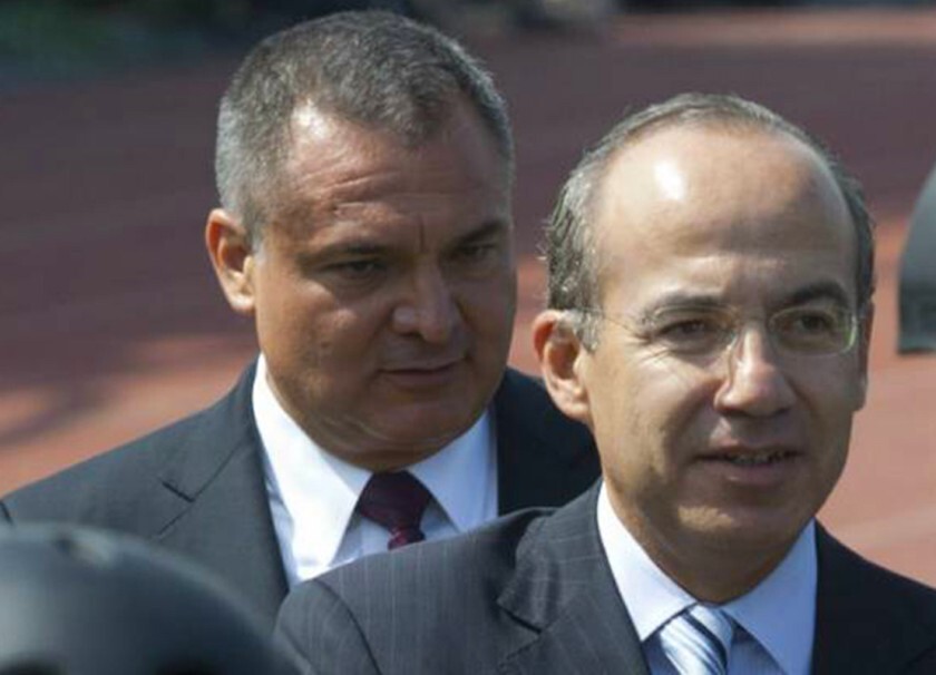 Genaro García Luna (i), secretario de Seguridad Pública durante la presidencia de Felipe Calderón