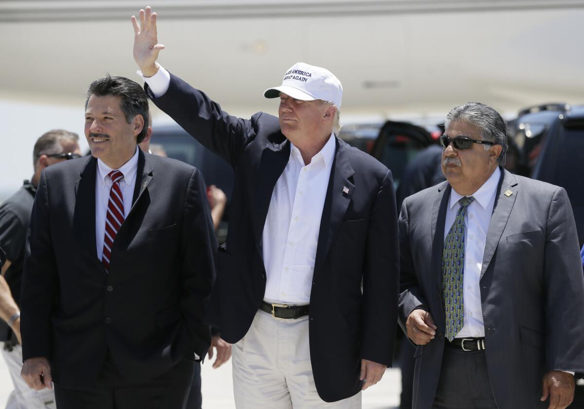 Candidato republicano Donald Trump a su llegada a Laredo, Texas, en la frontera con México.