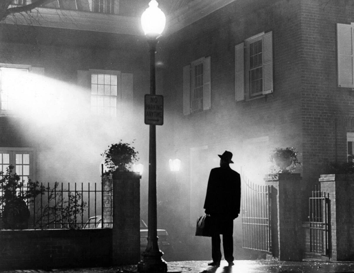 Max von Sydow outside standing under a lamppost at night.