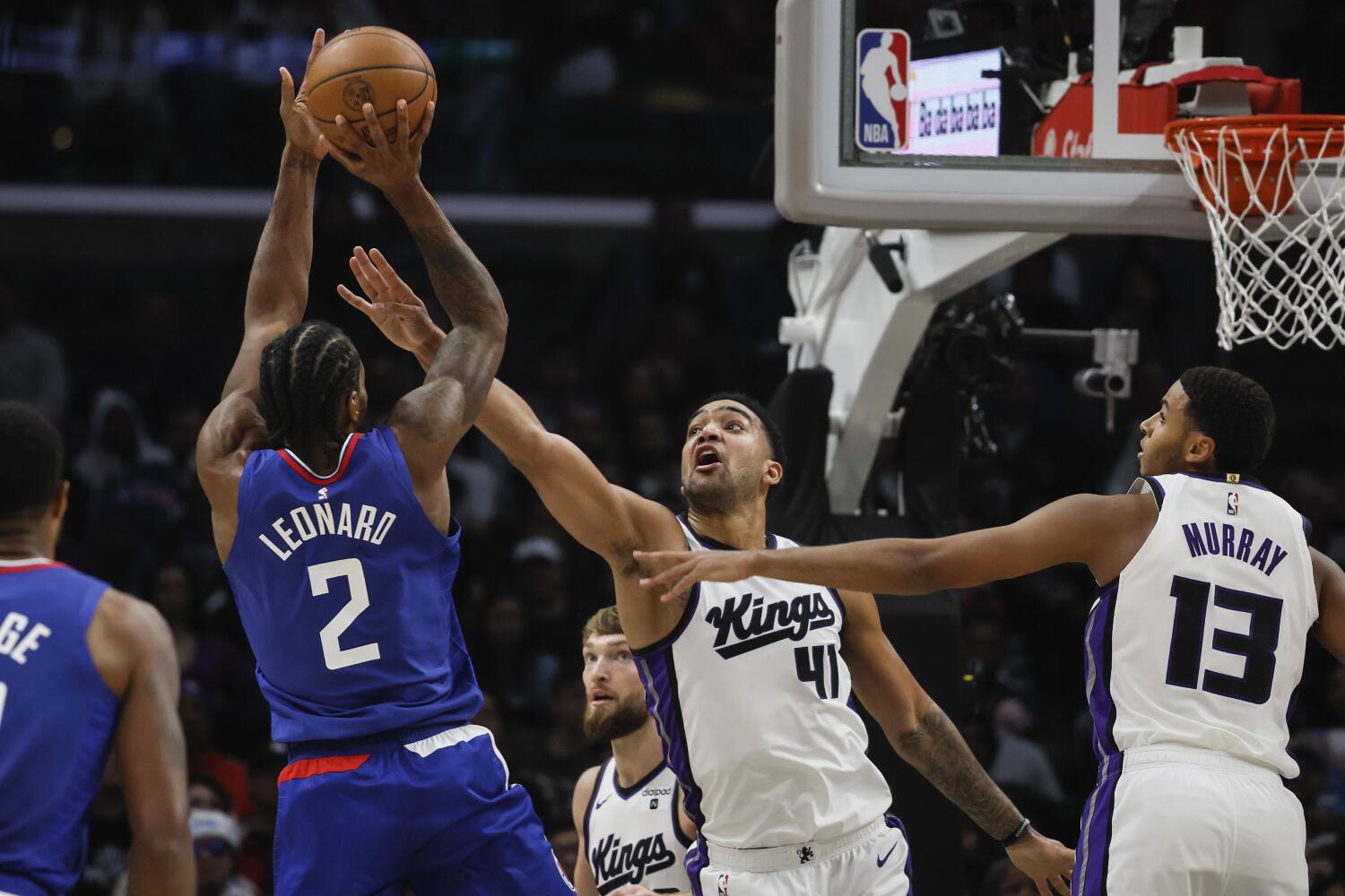 Clippers rout Kings for season-high fifth straight win, but injured Paul George exits 