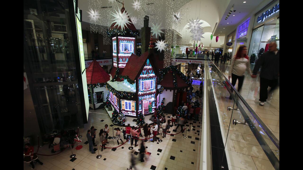 Glendale Galleria has debuted an interactive Santa house to entice shoppers to the mall. Walls are mostly made of LED panels displaying animated falling snow and characters from "Shrek" movies waving from windows.