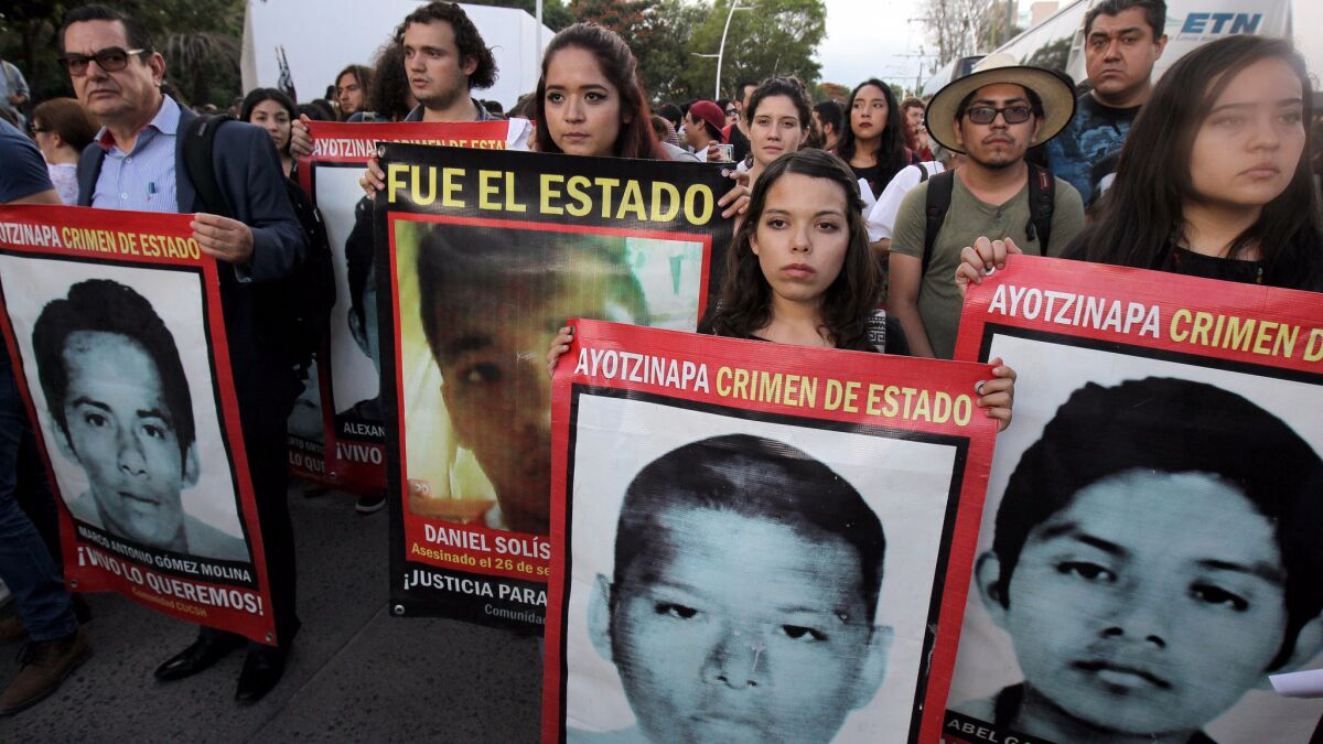 Marchas nacionales e internacionales fueron parte de los padres de familia para aclarar las desapariciones.