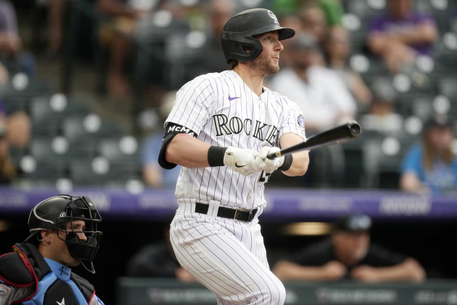 Rockies' Cron exits with back spasms, likely headed to IL