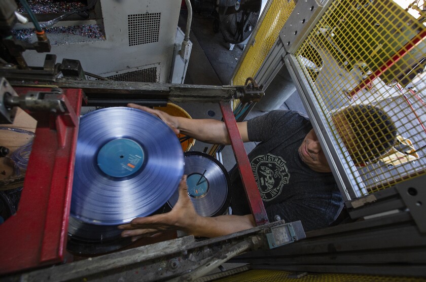 Rainbo vinyl production