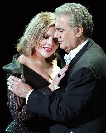 Renee Fleming and Placido Domingo performed "Gia nella notte" from "Otello" at the Dorothy Chandler Pavilion in 2003.