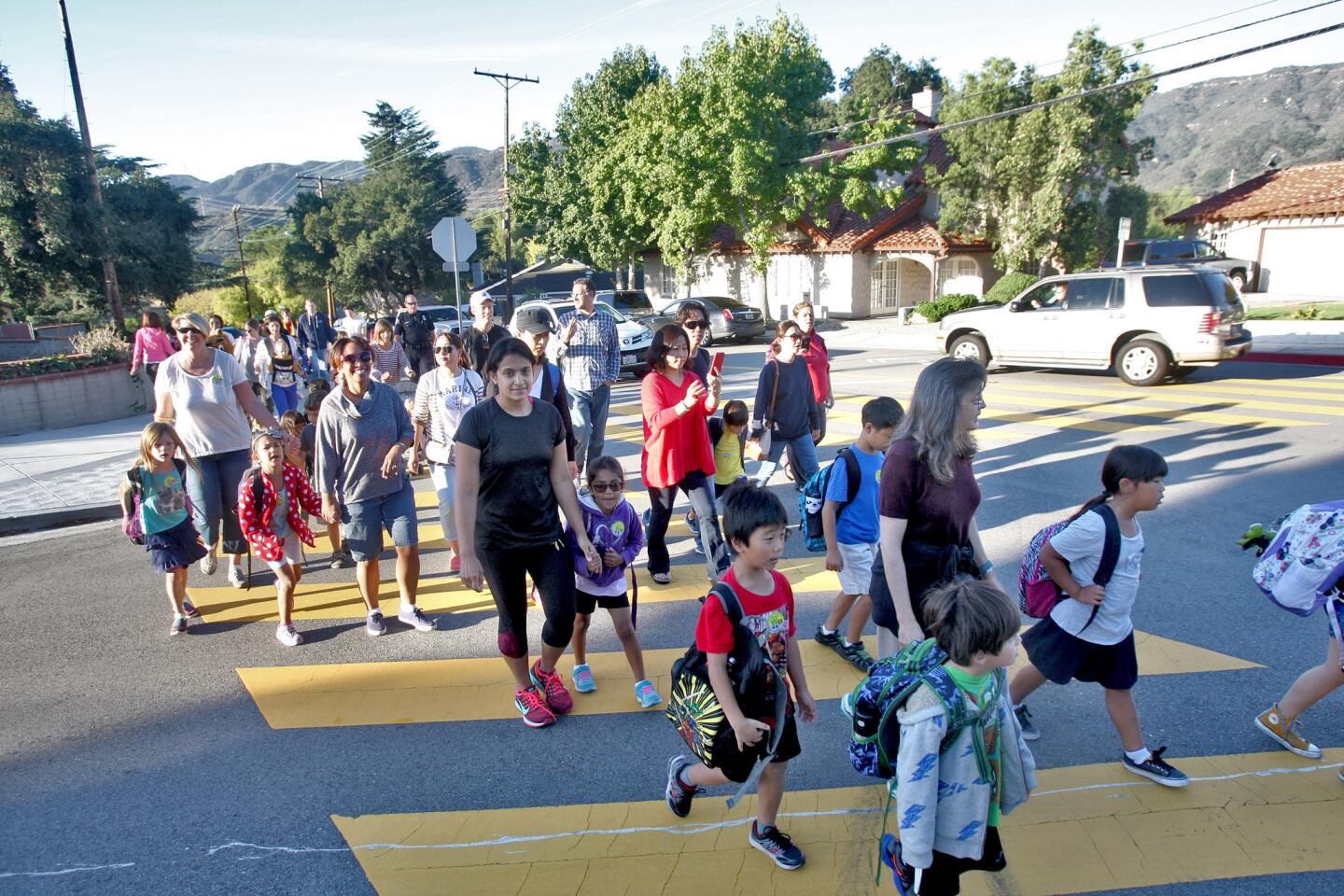 Photo Gallery: Walk to School Day at Lincoln Elementary School in La Crescenta