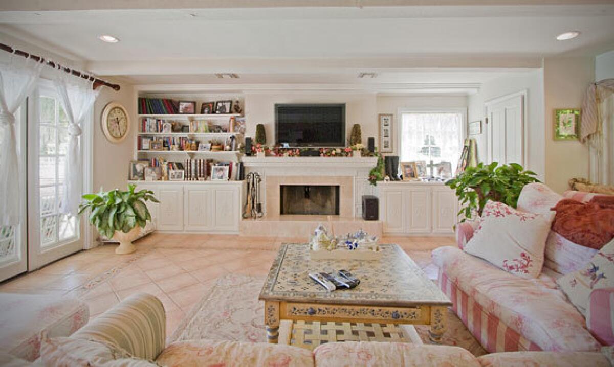 Actress Melissa Gilbert has listed her Tarzana home for sale.