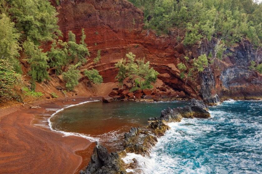 Hawaii, Maui, Hana Coastline, Kaihalulu Red Sand Beach. ** OUTS - ELSENT, FPG, CM - OUTS * NM, PH, VA if sourced by CT, LA or MoD **