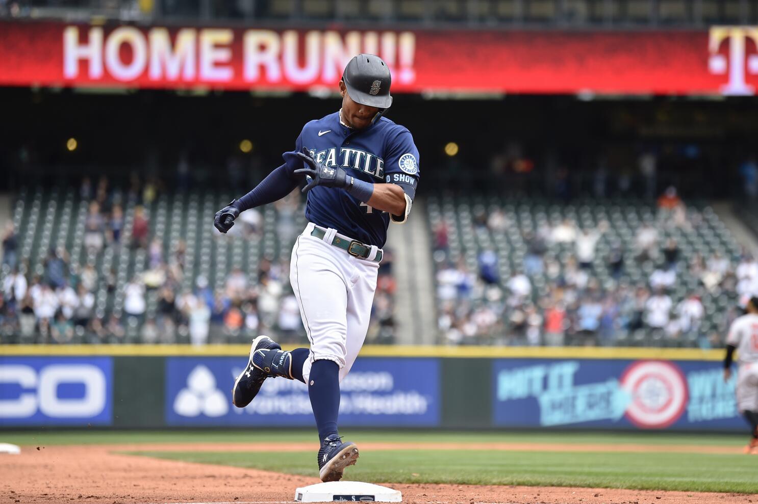 Mariners held to three hits by Orioles, head home after losing