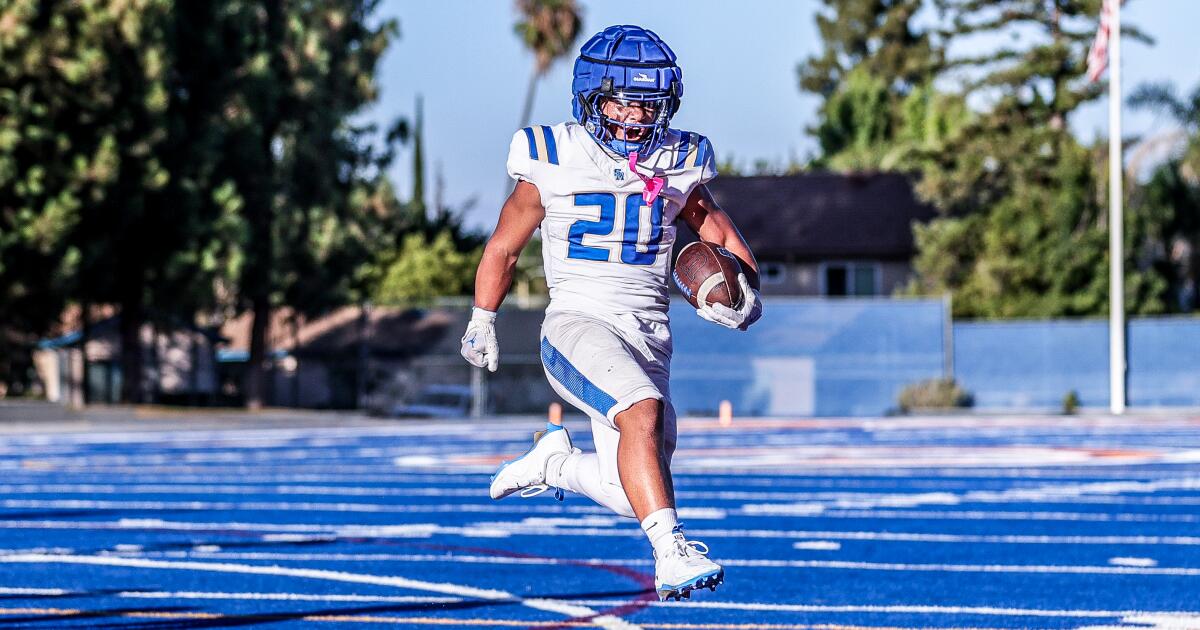 Santa Margarita’s running back Elijah Robinson full of energy