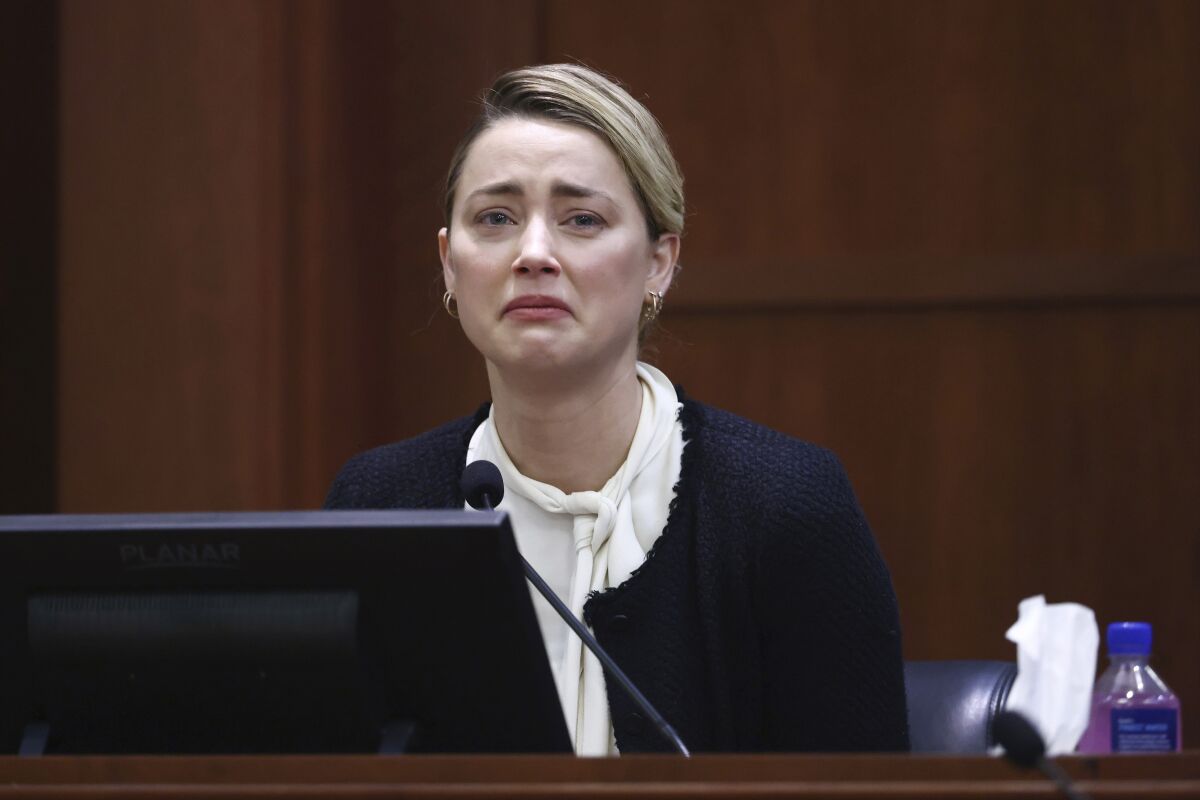 Amber Heard makes an emotional face on the witness stand.