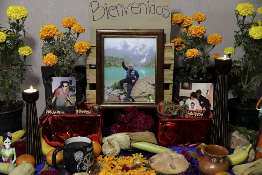 Altares del Día de Muertos de México se llenan de médicos - Los Angeles  Times