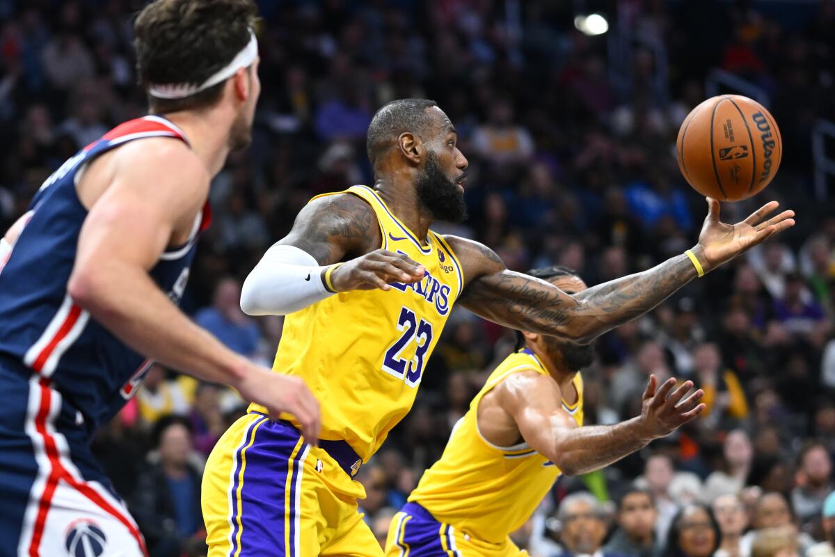 LeBron James helps Lakers hold off Wizards to complete successful trip - Los Angeles Times