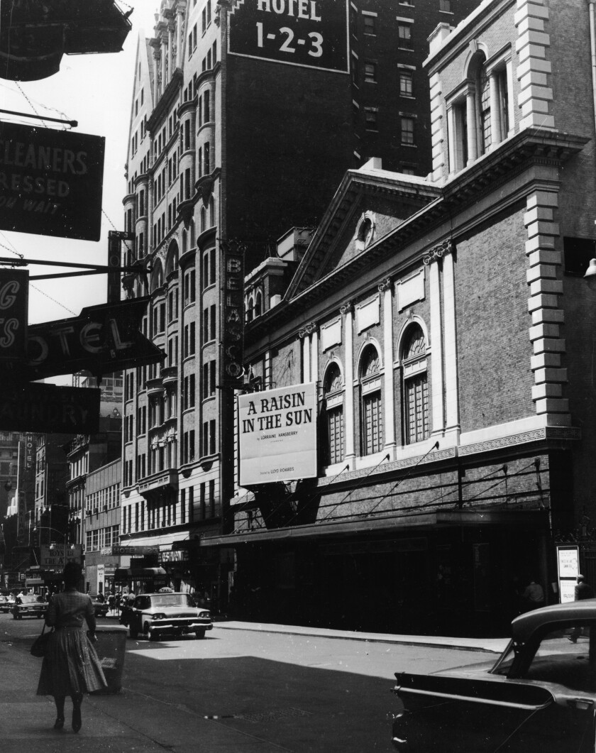 La marquesina del Teatro Belasco de Nueva York anuncia la obra de Lorraine Hansberry 