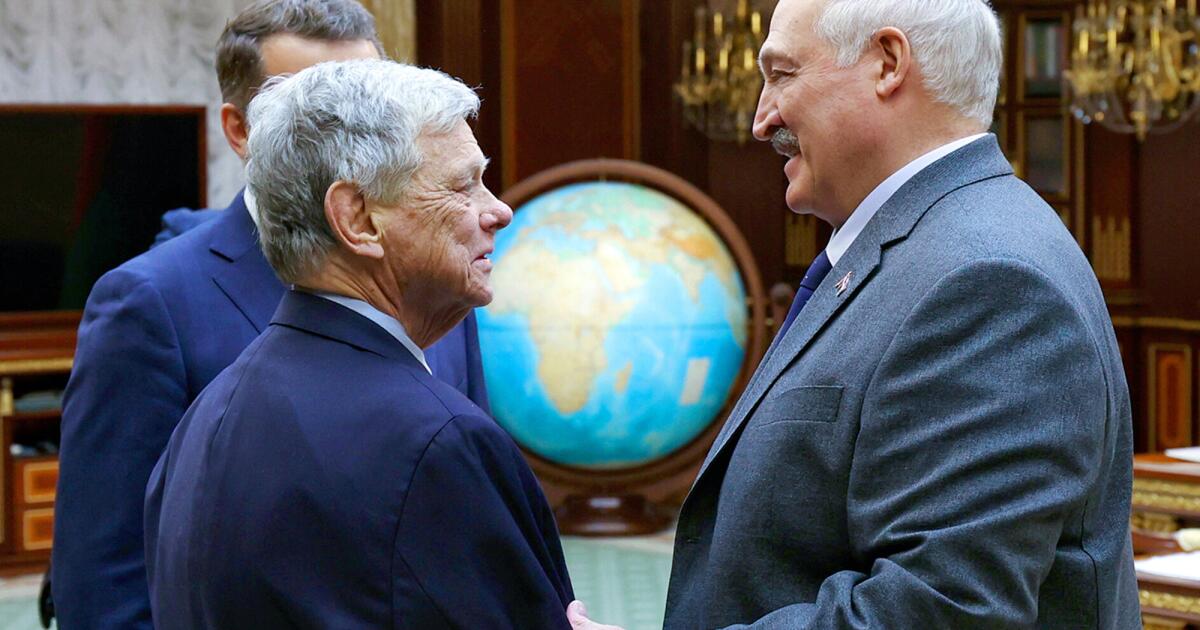 O líder da Bielorrússia recebe o embaixador dos EUA enquanto tenta melhorar as relações do seu país com o Ocidente O líder da Bielorrússia recebe o embaixador dos EUA enquanto tenta melhorar as relações do seu país com o Ocidente