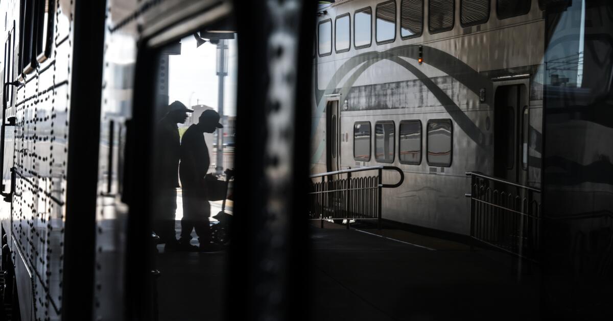 Letters to the Editor: One article offers officers a street map to enhancing mass transit to LAX Letters to the Editor: One article offers officers a street map to enhancing mass transit to LAX